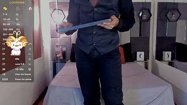 LiamNovak live sex cam