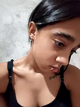 Zoe_Sweett18 live sex cam