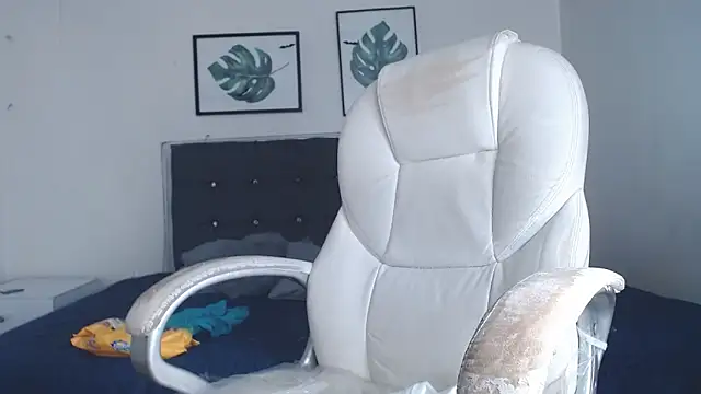 selena_yourmilf live sex cam