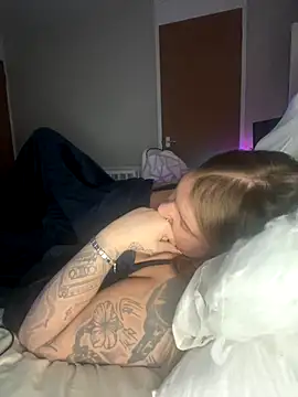 CurvyGirlMyla live sex cam