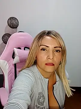 nanis_milf live sex cam