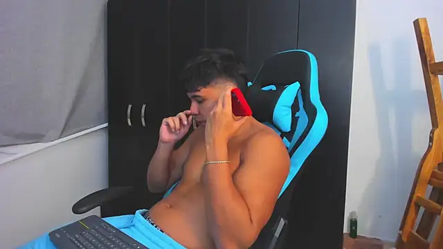 Bray_Kevin live sex cam