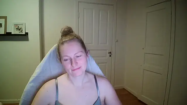 Girlnina-1995 live sex cam