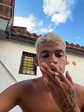 MrLeoLatino live sex cam