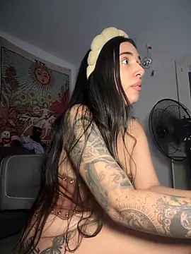 kiaraglam2 live sex cam