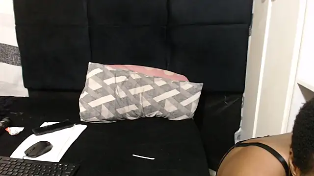 SweetHotBabby18 live sex cam