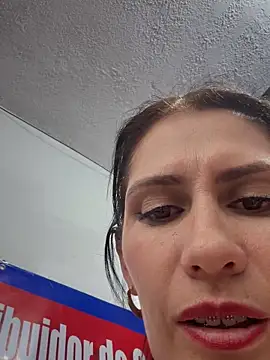 Alysson-- live sex cam