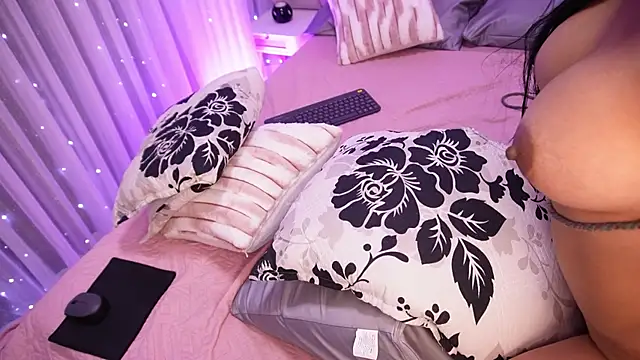 rousse_coup live sex cam