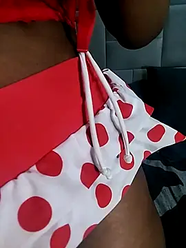 ThickPearlx23 live sex cam