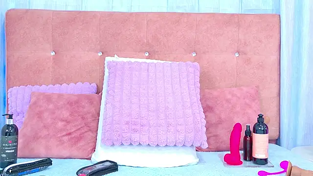 AlliciaKim live sex cam