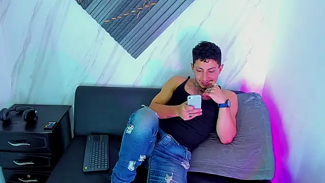 Piggy_Eddy live sex cam