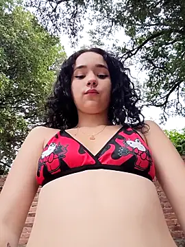 sweet_outdoor_charm live sex cam