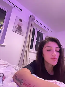 naughtybella05 live sex cam