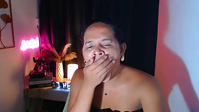 Lorainnelustts live sex cam