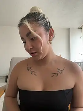 Elina_Hills live sex cam