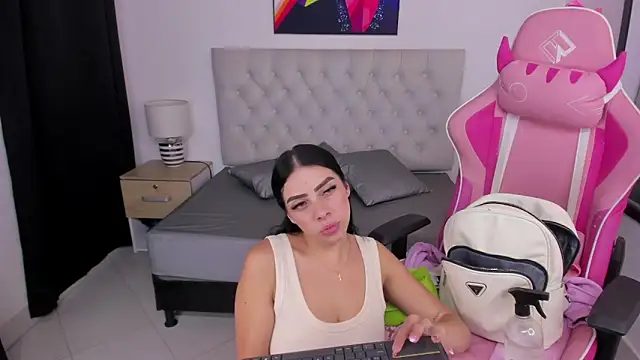 KristalFoxx live sex cam