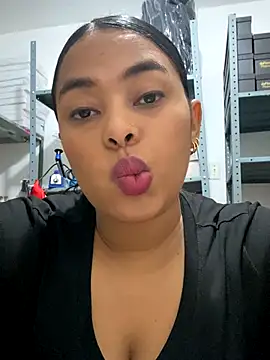 PUSHYLATE live sex cam