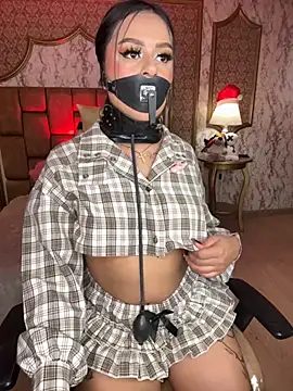 SoffiQueen live sex cam