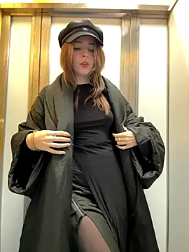 LoraaDoll live sex cam