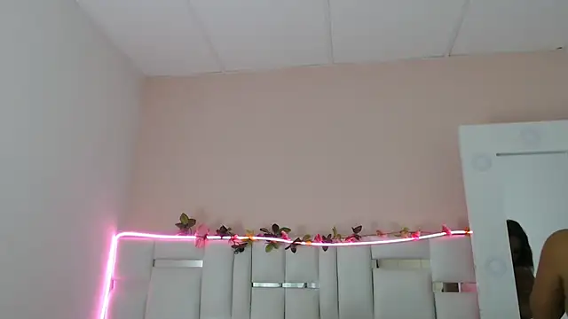 Vivi_bless live sex cam