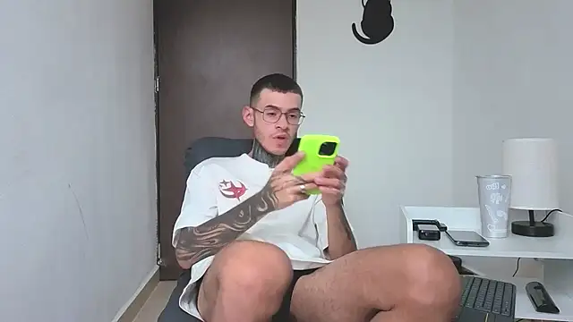 Saturno_v live sex cam