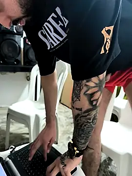 giannis090 live sex cam