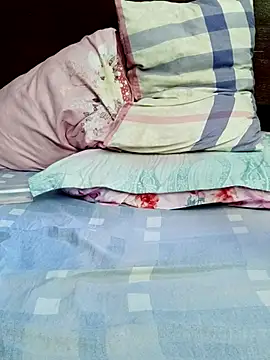 QueenSoreal live sex cam