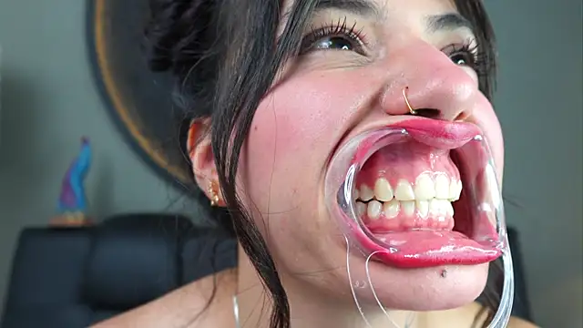 miss_sharlotte18 live sex cam