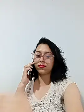 Caroline-17 live sex cam