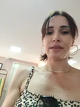 Irresistible24 live sex cam