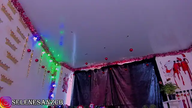 selenesaenz live sex cam