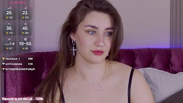 KiraBarlows live sex cam