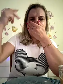 Bia_sexynovaes live sex cam