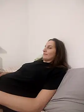 Yevgeshka-Milashka live sex cam