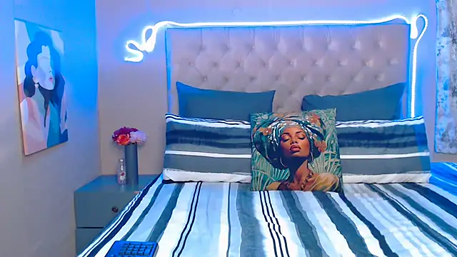 NikkyDangerr live sex cam