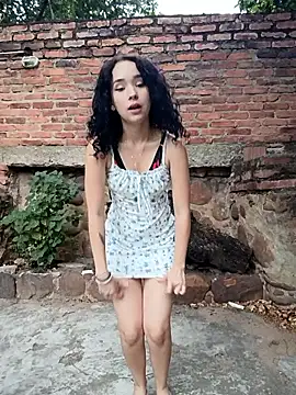 sweet_outdoor_charm live sex cam