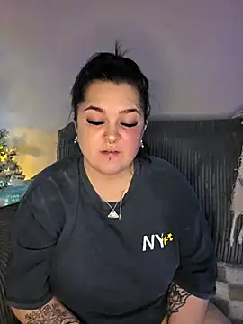 Saucy-Serenity live sex cam