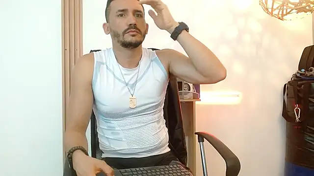 Reiko_85_ live sex cam