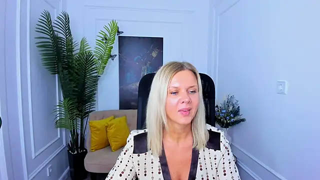 AgathaKlouin live sex cam