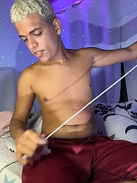 MrLeoLatino live sex cam