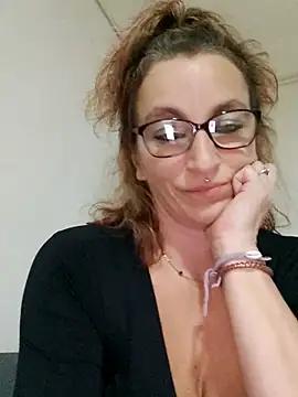 Fifi83Bell live sex cam