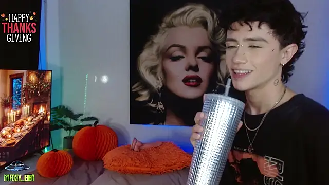 maxiy_001 live sex cam