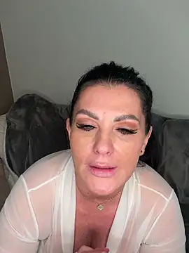 Nola_Luxx-offiziell live sex cam