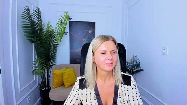 AgathaKlouin live sex cam