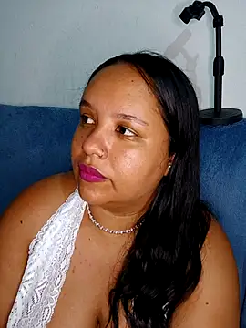 Bigostosa live sex cam