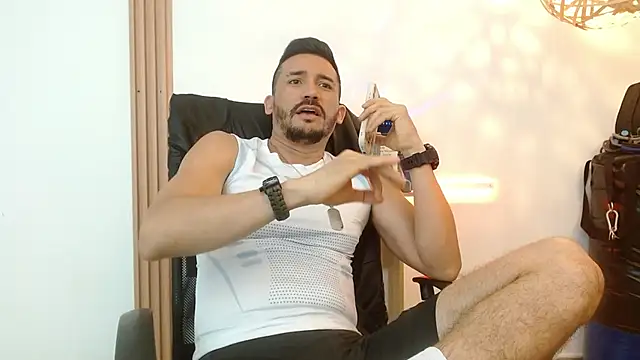 Reiko_85_ live sex cam