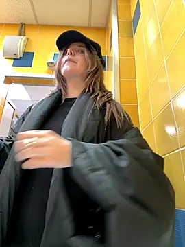 LoraaDoll live sex cam