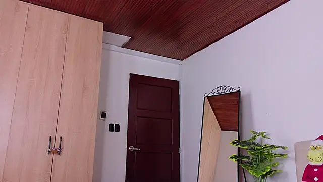 SaritaBratz live sex cam