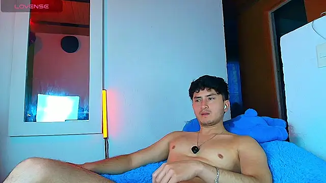 santyago_taylor live sex cam