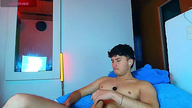 santyago_taylor live sex cam